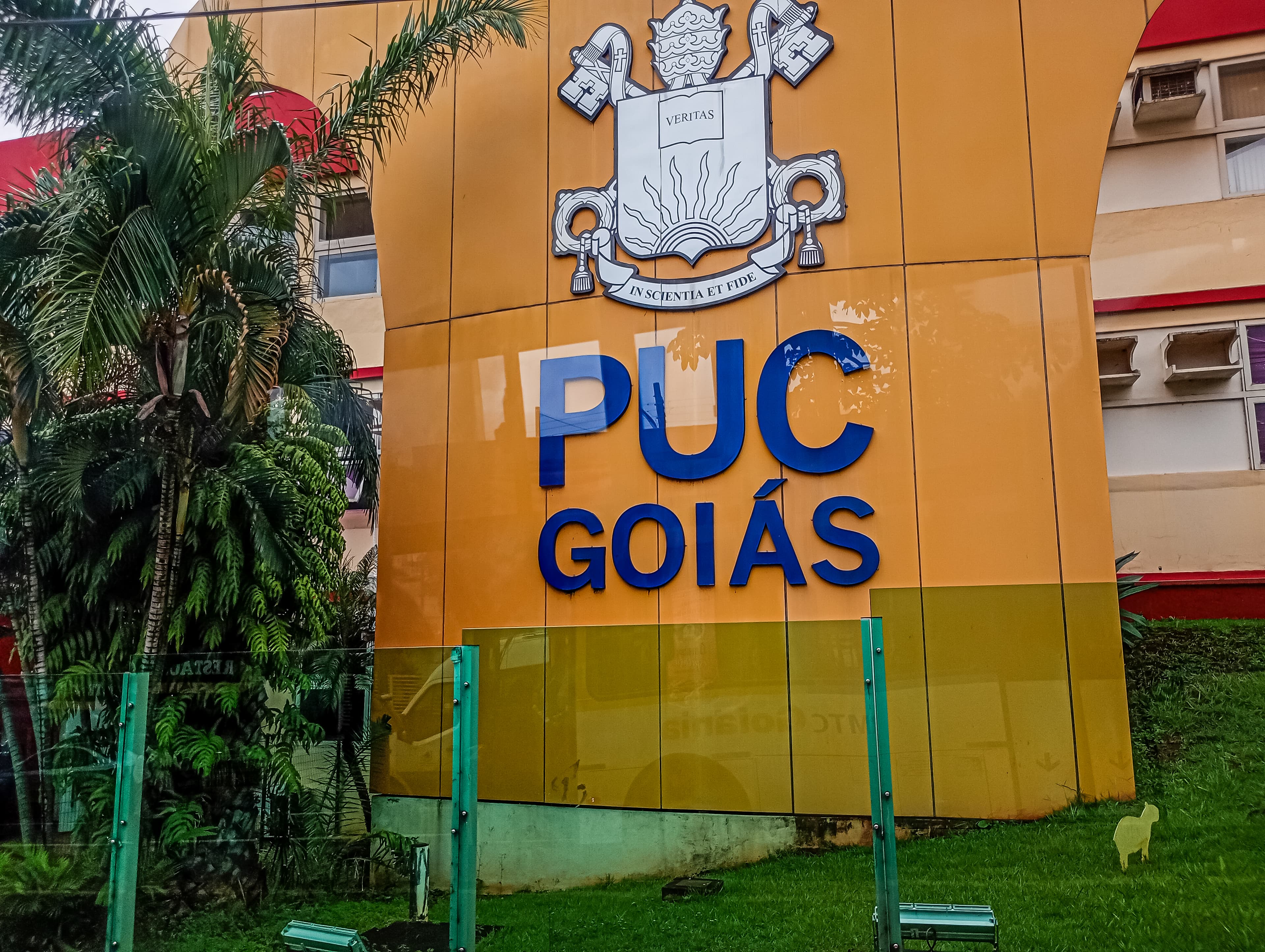 Universidade Católica de Goiás - 1