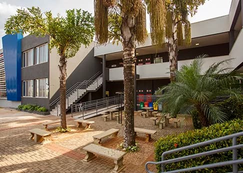 Faculdade Arthur Thomas - 1